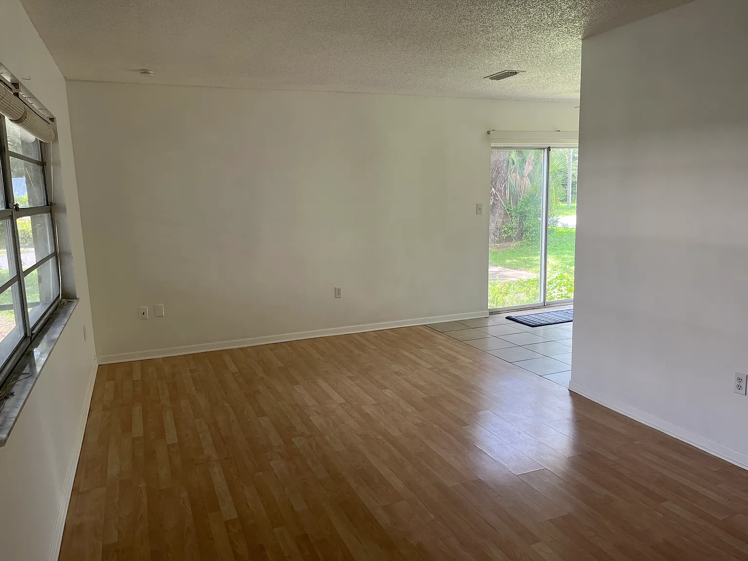 2 bed, 1.5 bath, 950 sqft, $1,300 — Photo 4