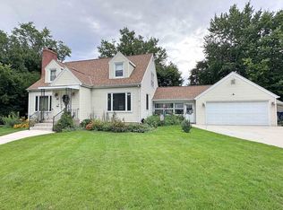 22 N Pine St, Janesville, WI 53548