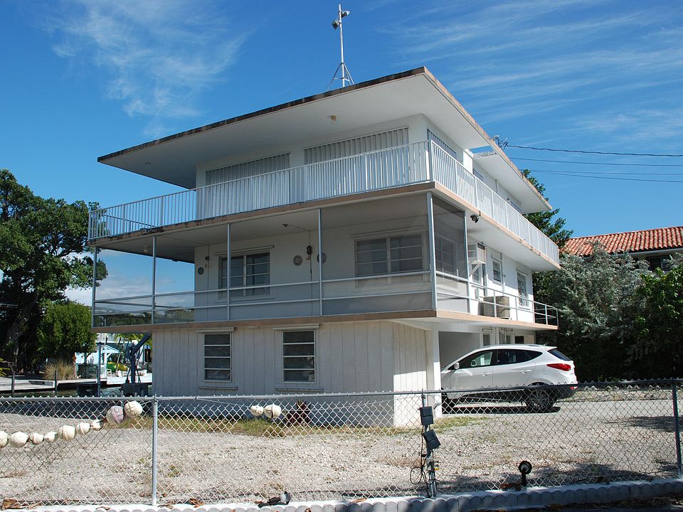 2nd image of 262 Navajo St