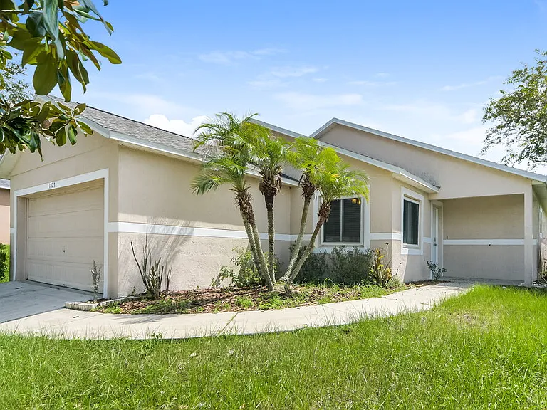1323 Hillview Dr — Photo 3
