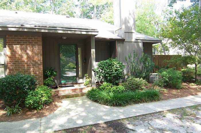 1st image of 922 Persimmon Pl