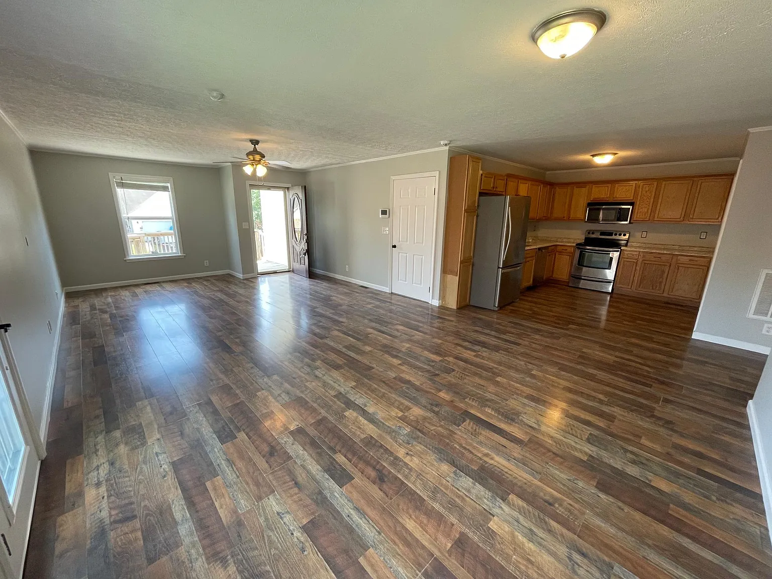 411 Hamlett Dr — Photo 4