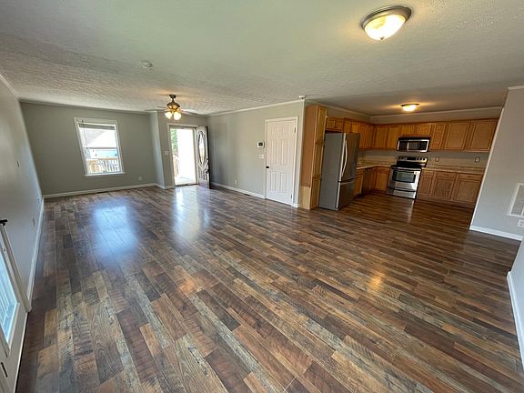 4th image of 411 Hamlett Dr