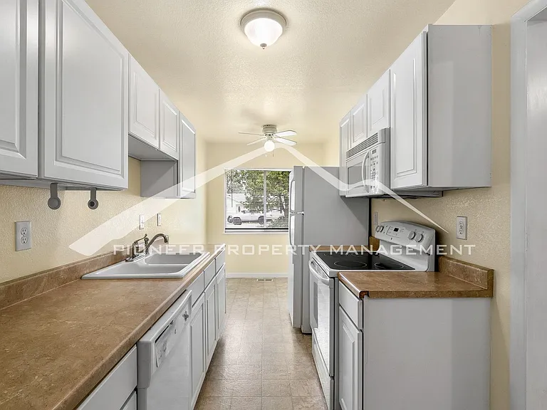 3273 S Forest St — Photo 4