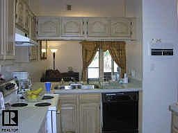 Open kitchen w/breakfast bar