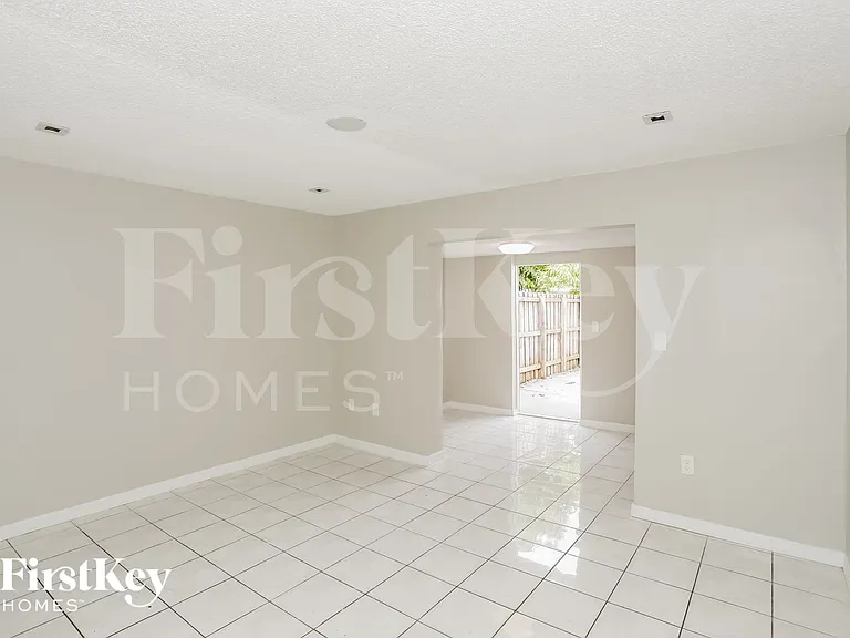 4610 SW 143rd Ct W — Photo 8