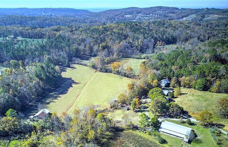 1st image of 715 E Cochran Rd SE