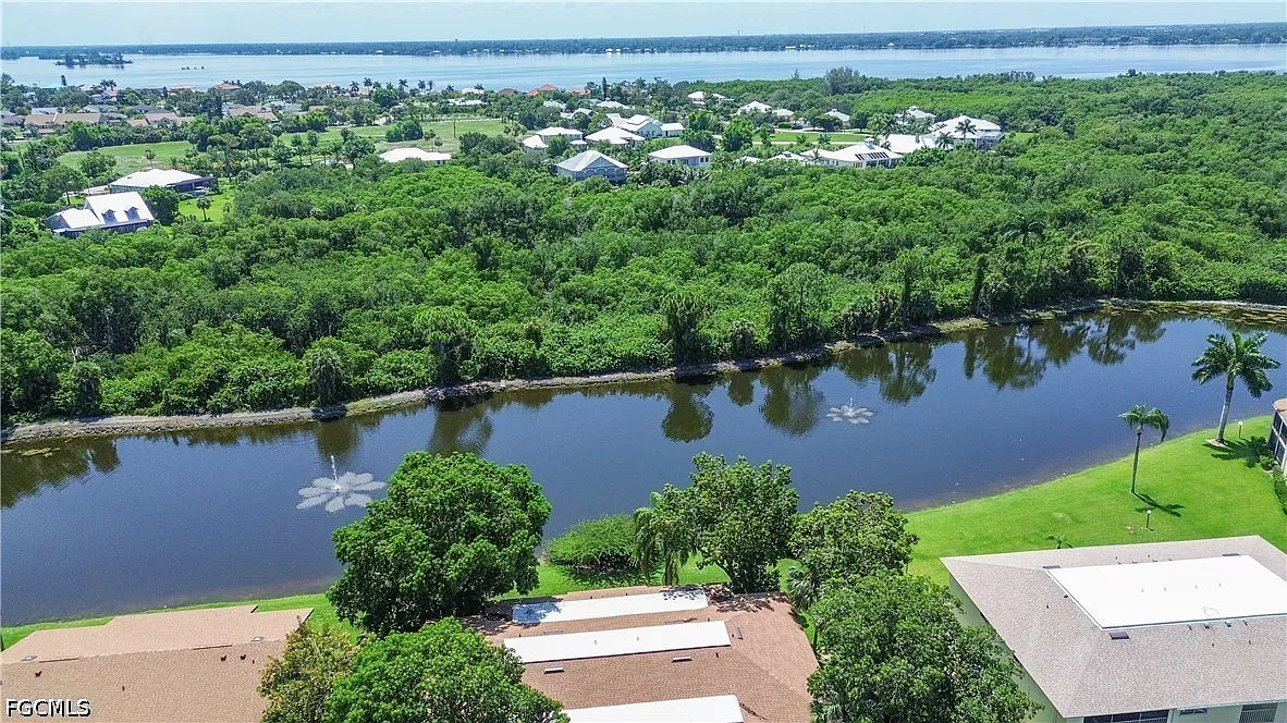 2 bed, 2.0 bath, 830 sqft, $1,400 — Photo 4