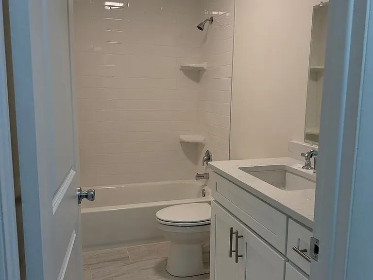 West Carroll Apartments - 3148 Park Avenue — Photo 7