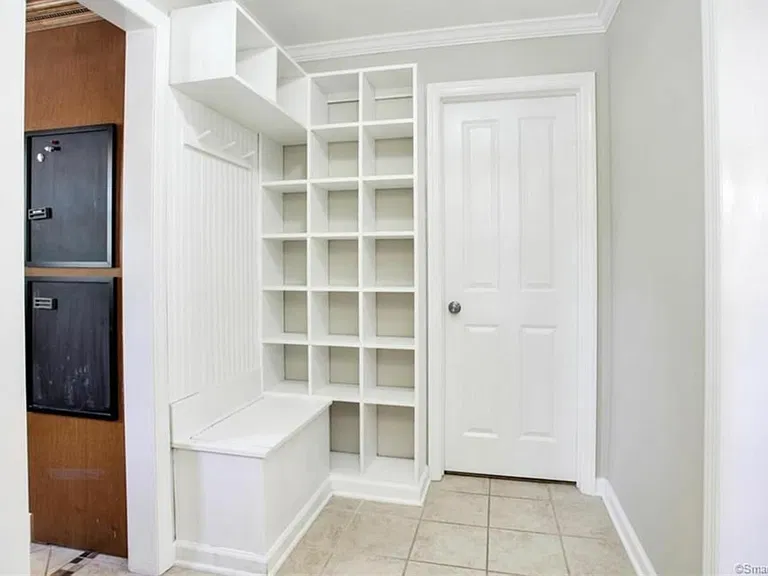 322 Castle Ave — Photo 9