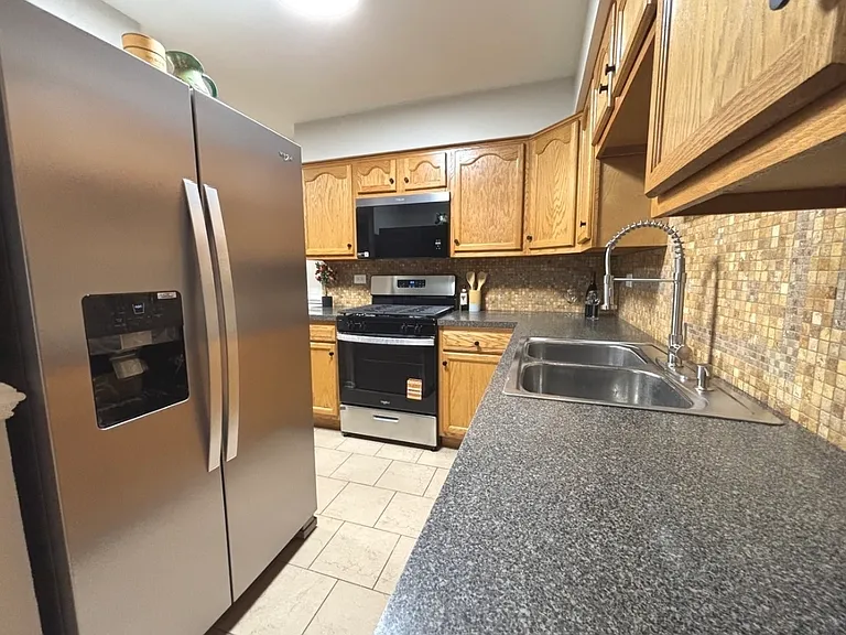 10437 Natoma Ave #4 — Photo 2
