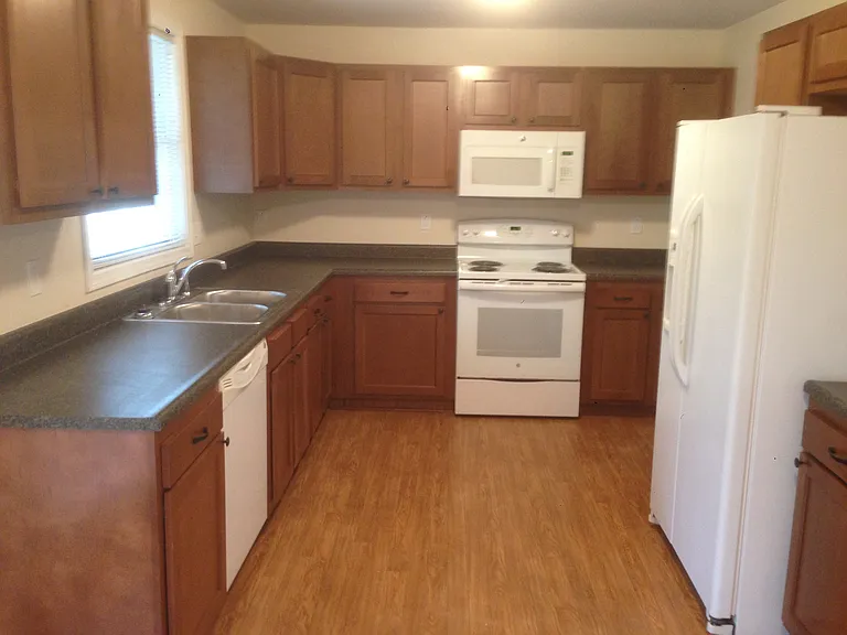 31 Morrison Ave — Photo 2