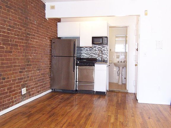 5th image of 453 W 46th St APT 4D