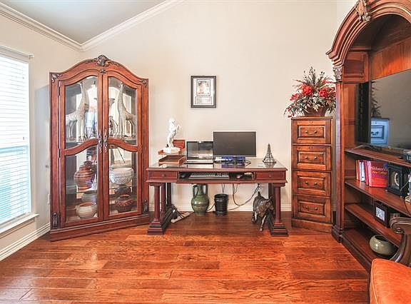 4th image of 1217 Kensington Dr