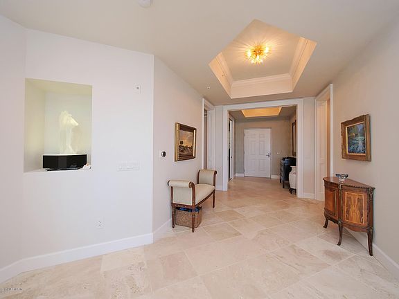 4th image of 1031 1st St S APT Ph02