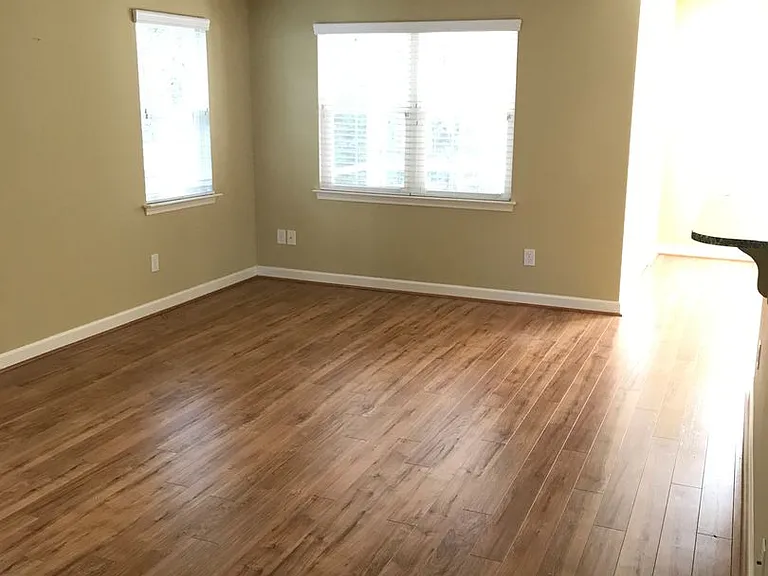 125 Keswick Ln — Photo 3