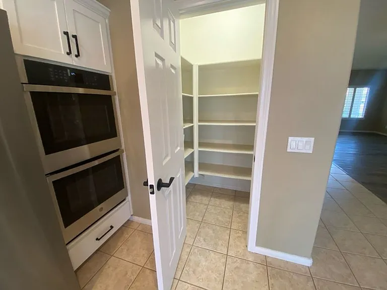 409 Lexington Cir — Photo 12