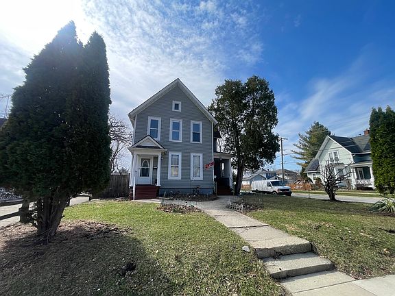 3rd image of 133 Oak St