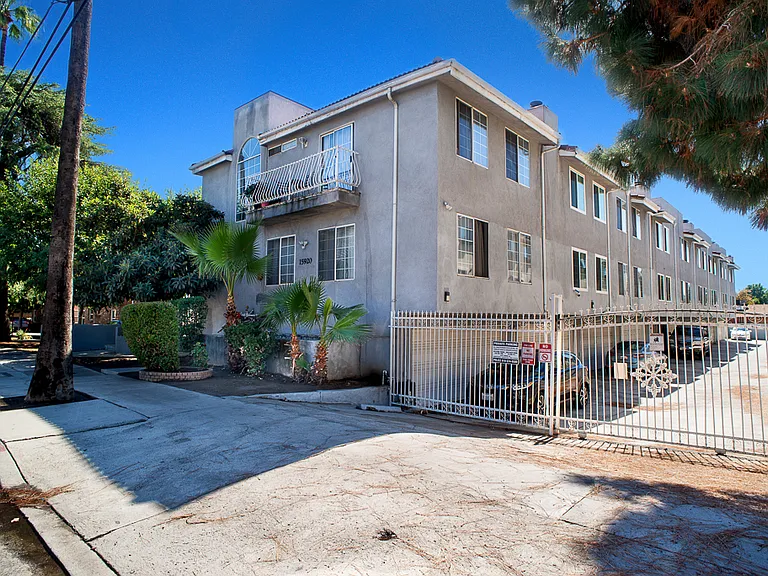 15920 Sherman Way #8 — Photo 7