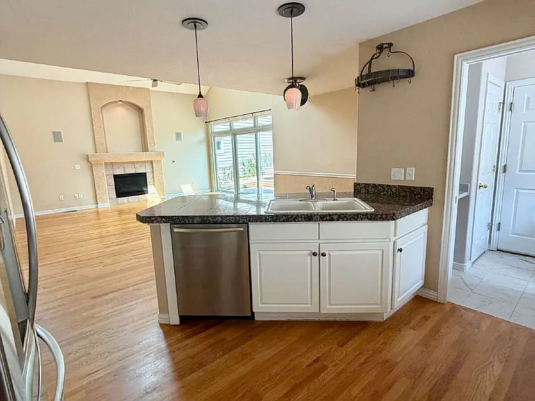 1011 S Valentia St #104 — Photo 9