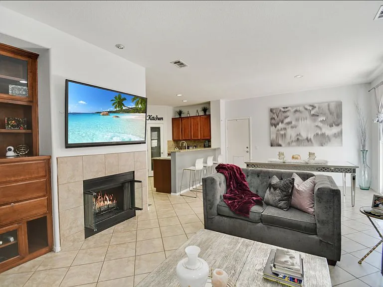 2559 Sparkling Water Ct — Photo 4