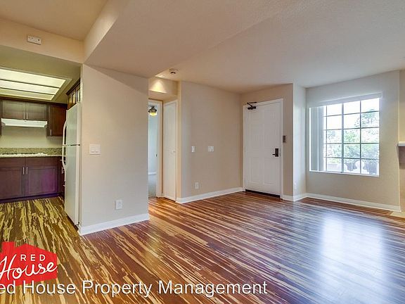 4th image of 7553 La Jolla Blvd #1/2