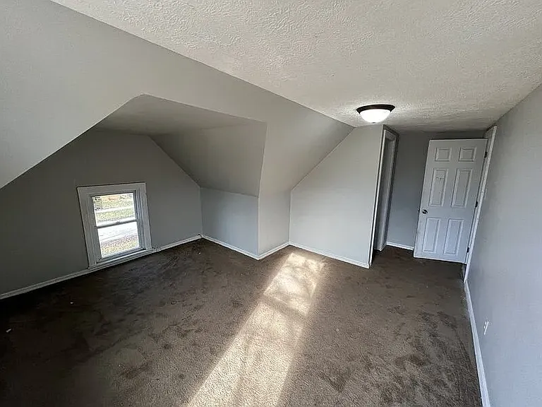 186 N Elm St #2 — Photo 24