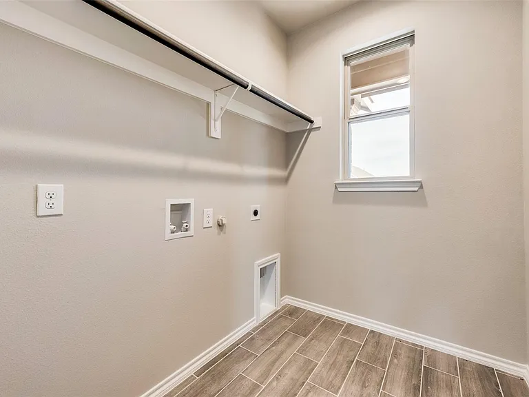 1800 Winecup Dr — Photo 17