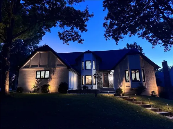 8230 W 99th St, Overland Park, KS 66212