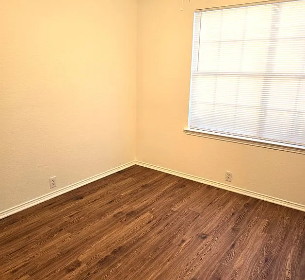 1802 Berkley Ave — Photo 4