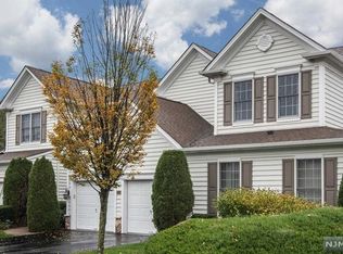 24 Mulberry Ct, Paramus, NJ 07652