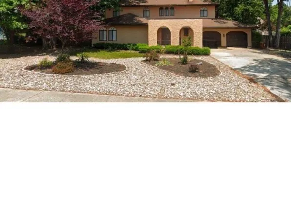 5 Eastwood Ct, Voorhees, NJ 08043