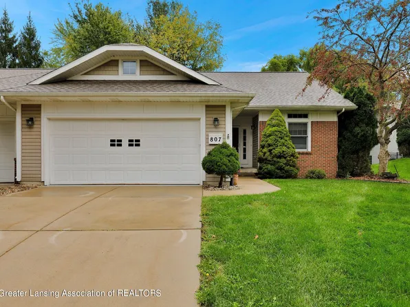 807 Roaring Brook Cir, Lansing, MI 48917