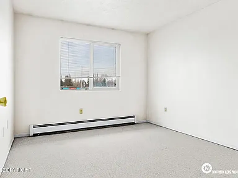 528 State St — Photo 19