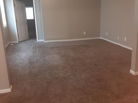 4th image of 2427 W Illinois St