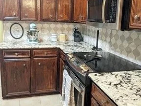 4th image of 7883 Mary Ann Cir