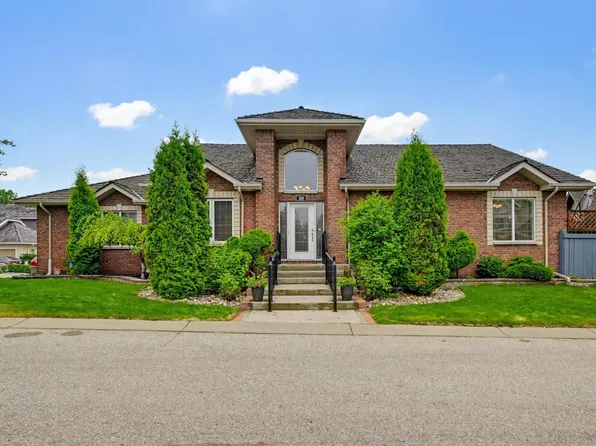 28 Prestige Point E, Edmonton, AB T6M 2T3