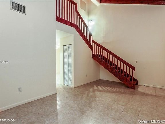 2nd image of 1139 SE 12th Ter Unit 1139
