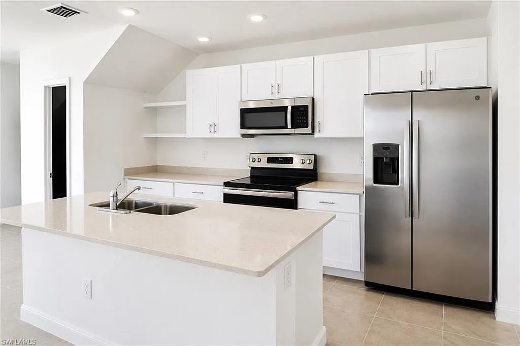 3 bed, 2.5 bath, 1378 sqft, $1,800 — Photo 3