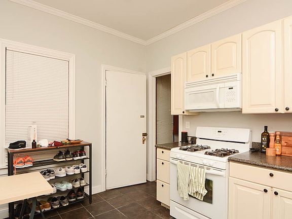 3rd image of 1415 W Henderson St #D1