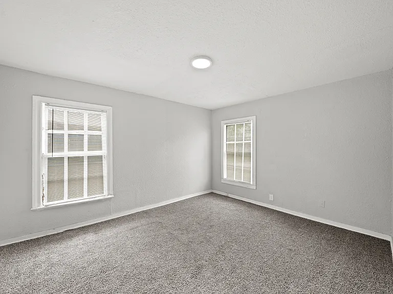 1721 W 5th St — Photo 6
