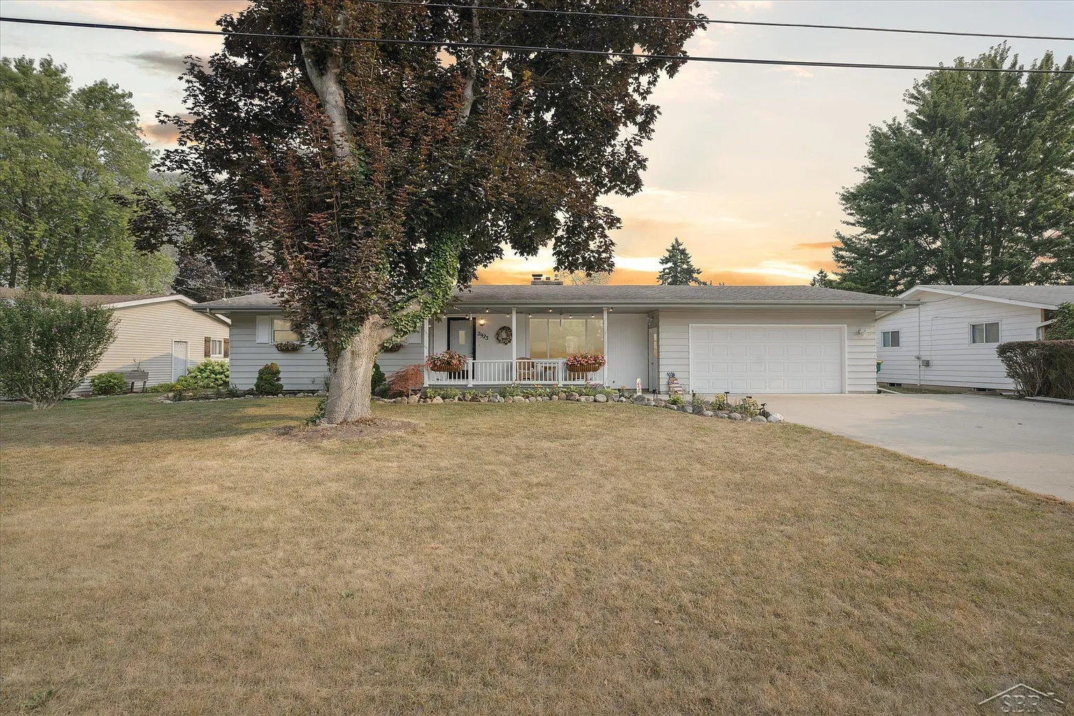 2923 Thunderbird Dr photo 1