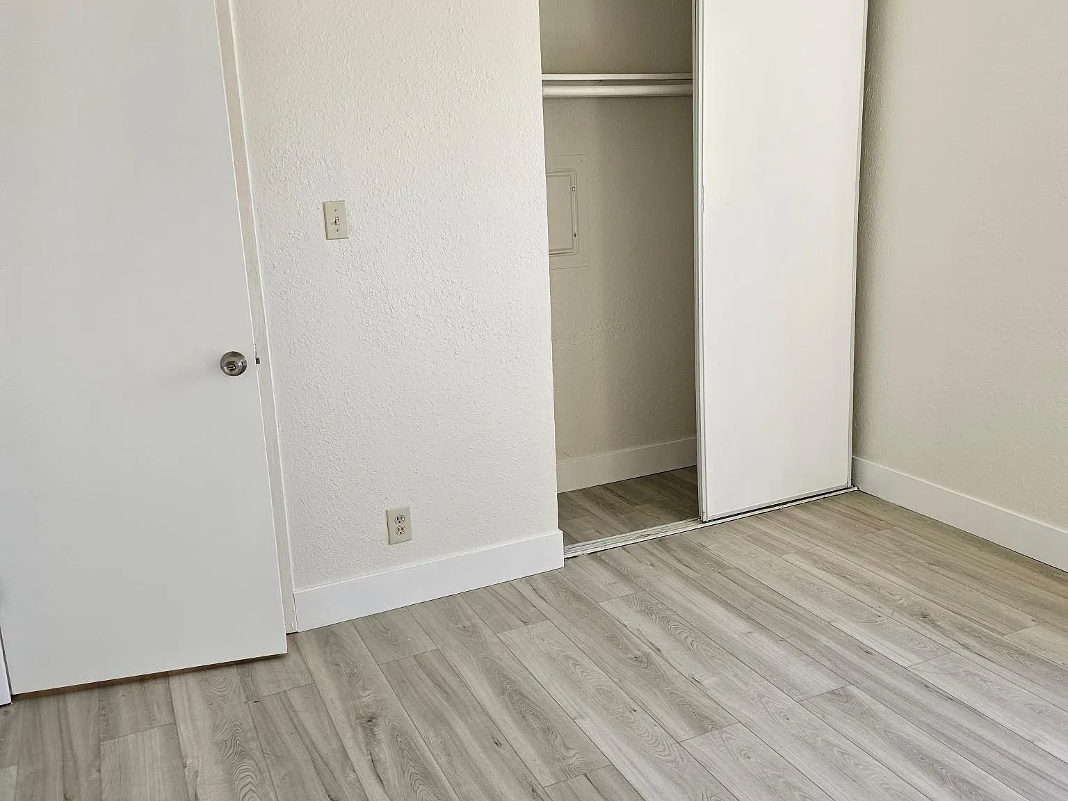 1512 Sycamore Dr — Photo 3