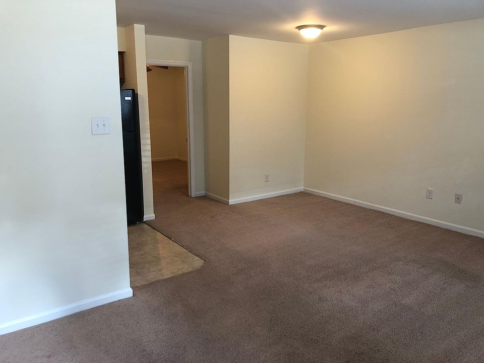 1st image of 218 N Broadway APT 1