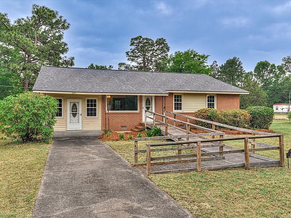 2nd image of 1086 Horseshoe Road