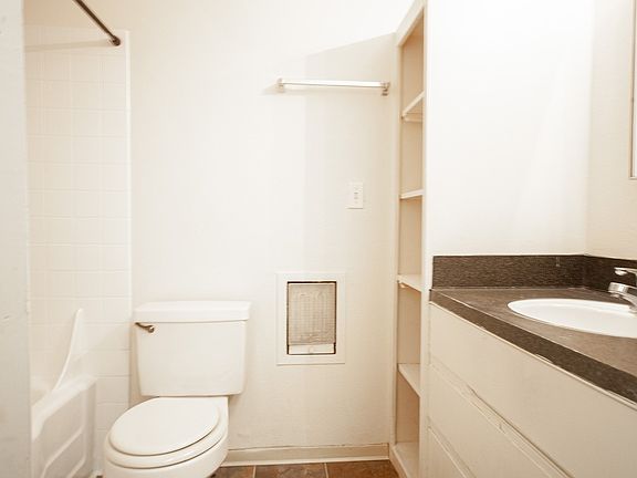 2nd image of 5043 15th Ave NE APT 2