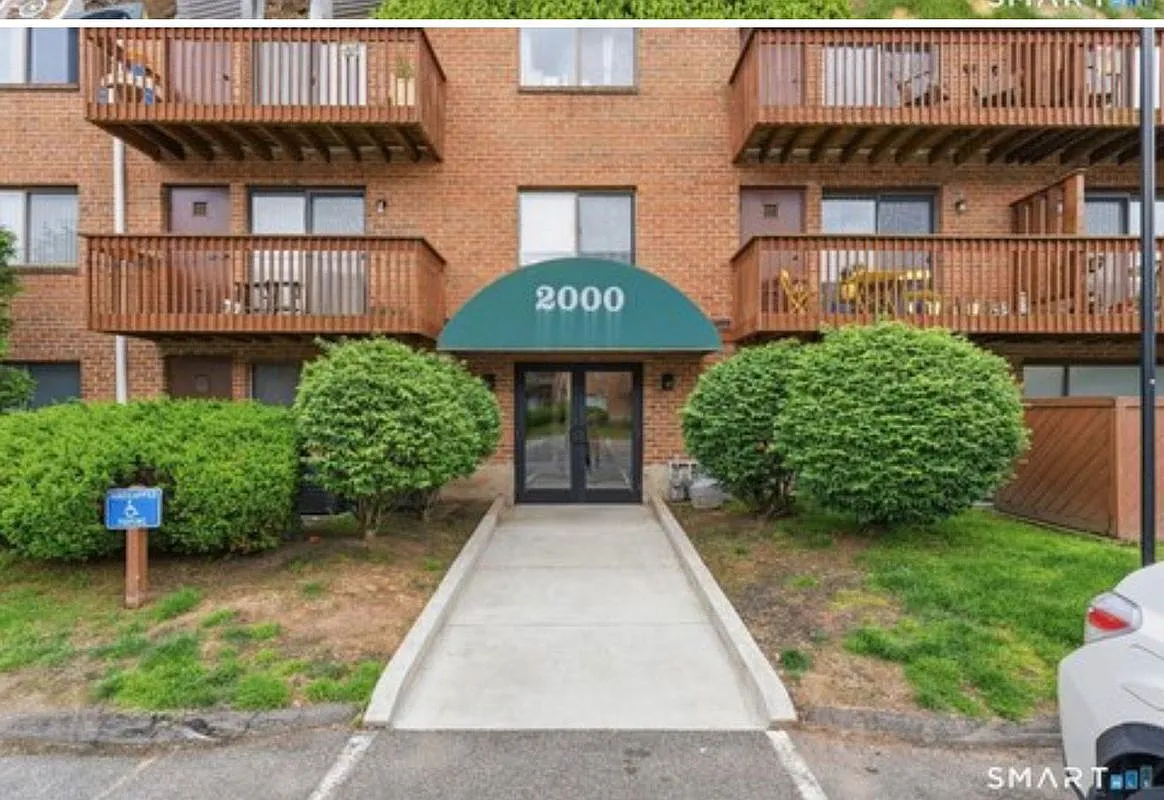 2 bed, 1.0 bath, 901 sqft, $1,800 — Photo 1