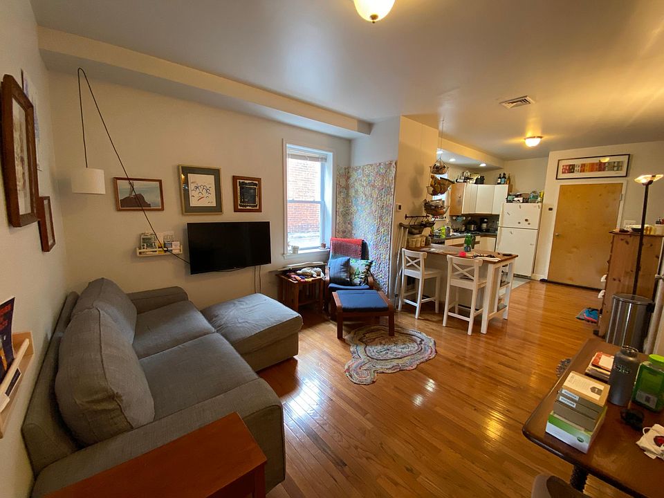 1st image of 4608 Spruce St #3RR