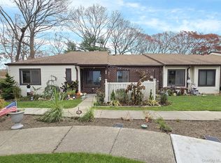 392 Clubhouse Court, Coram, NY 11727