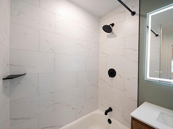 5th image of 4902 Chestnut St #303